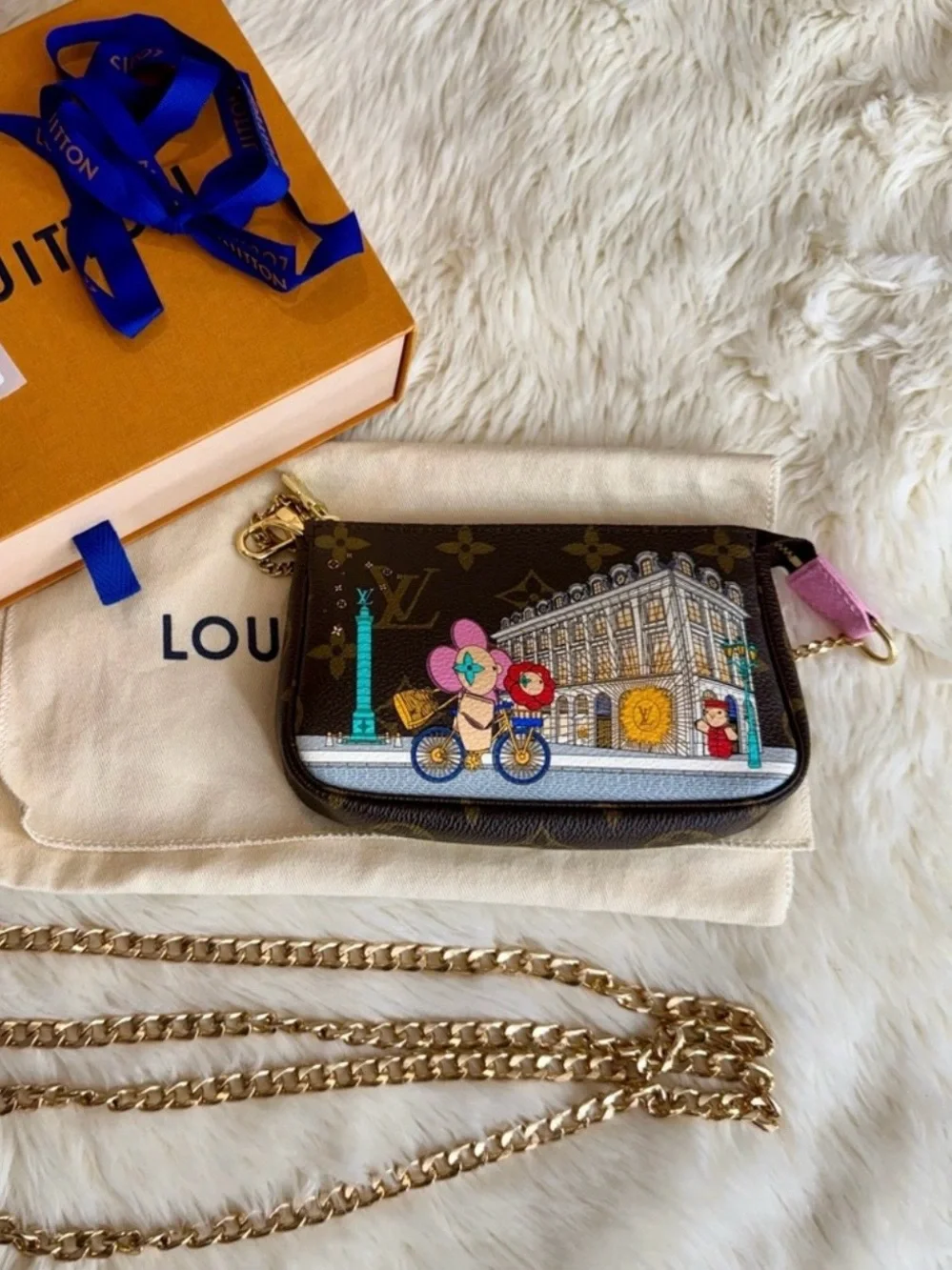 Louis Vuitton Crossbody Pink Vivienne Holiday Limited Edition Mini Pochette - Picture 9 of 10